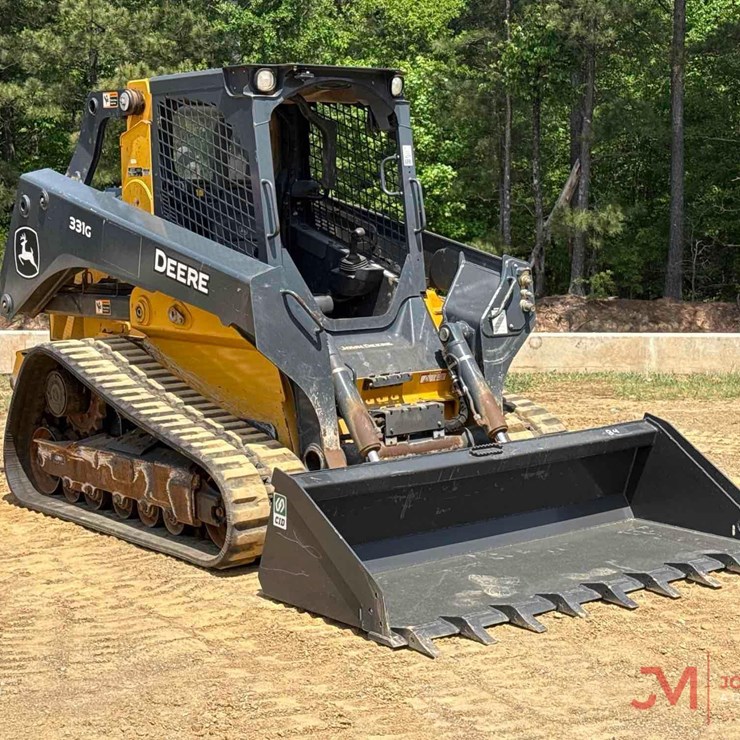 DEERE 331G