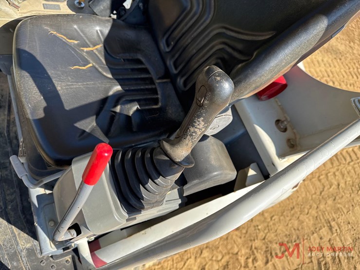 2018-takeuchi-tb260-image-22