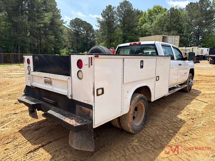 2017-chevrolet-3500-image-2
