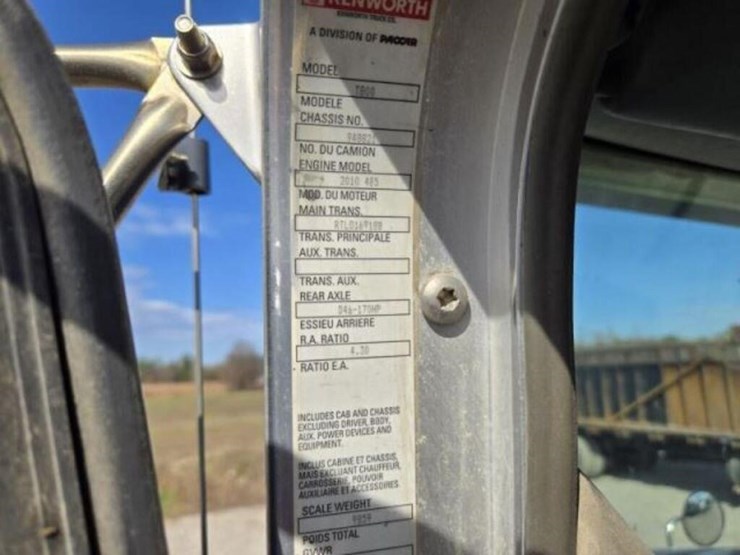 2011-kenworth-t800-image-29