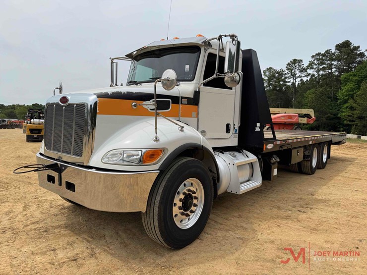 2019-peterbilt-348-image-4