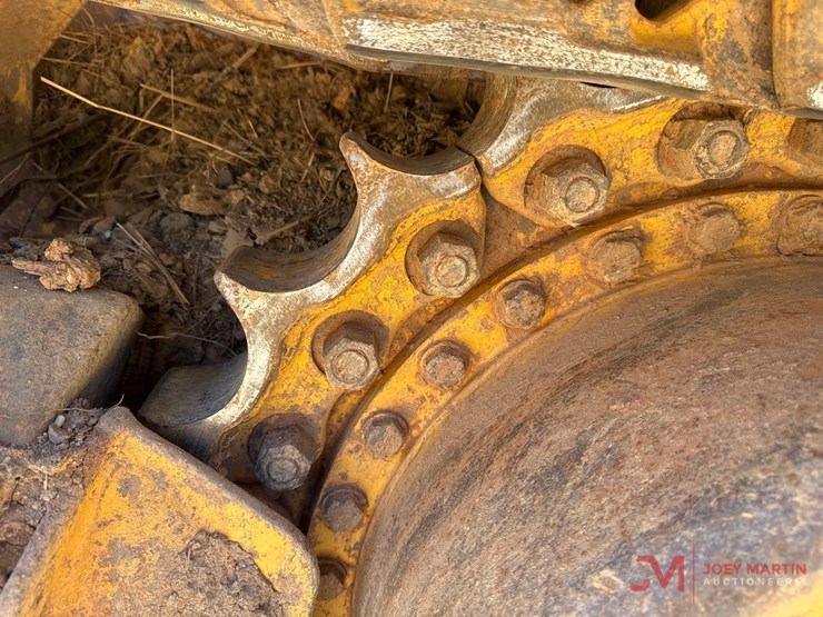 2011-komatsu-d65wx-16-image-8