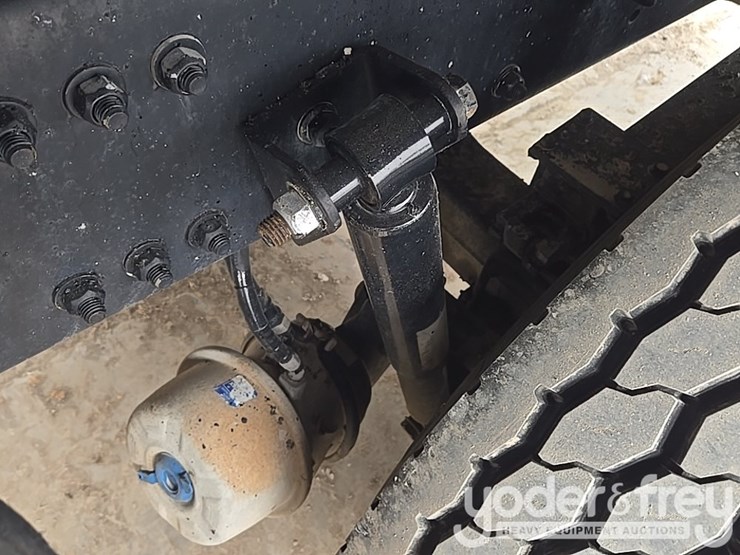 2019-freightliner-108sd-image-30