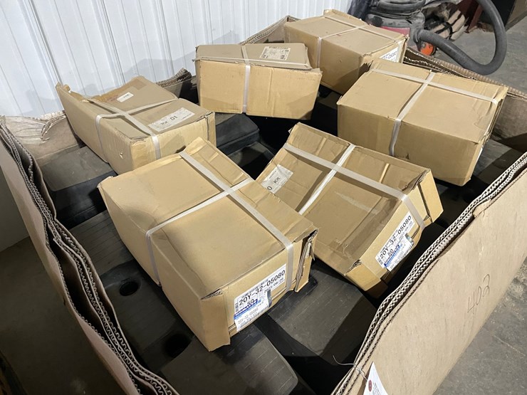 #5000-•-full-set-of-238-komatsu-rubber-liner-shoes-with-bolts-image-9