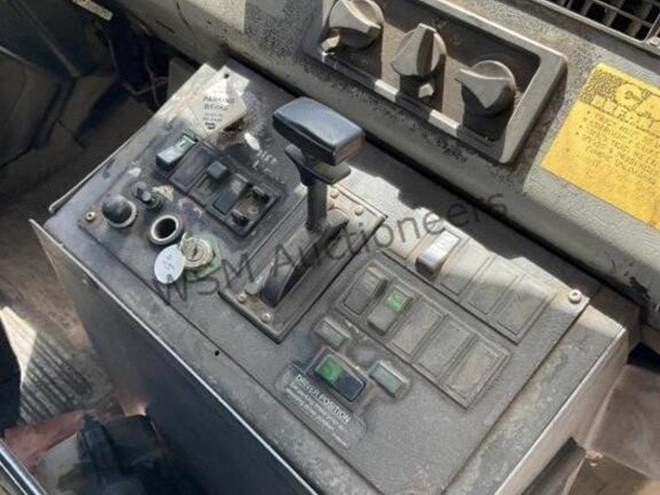 2003-freightliner-fl70-image-19