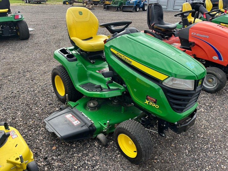 john-deere-x390-image-1