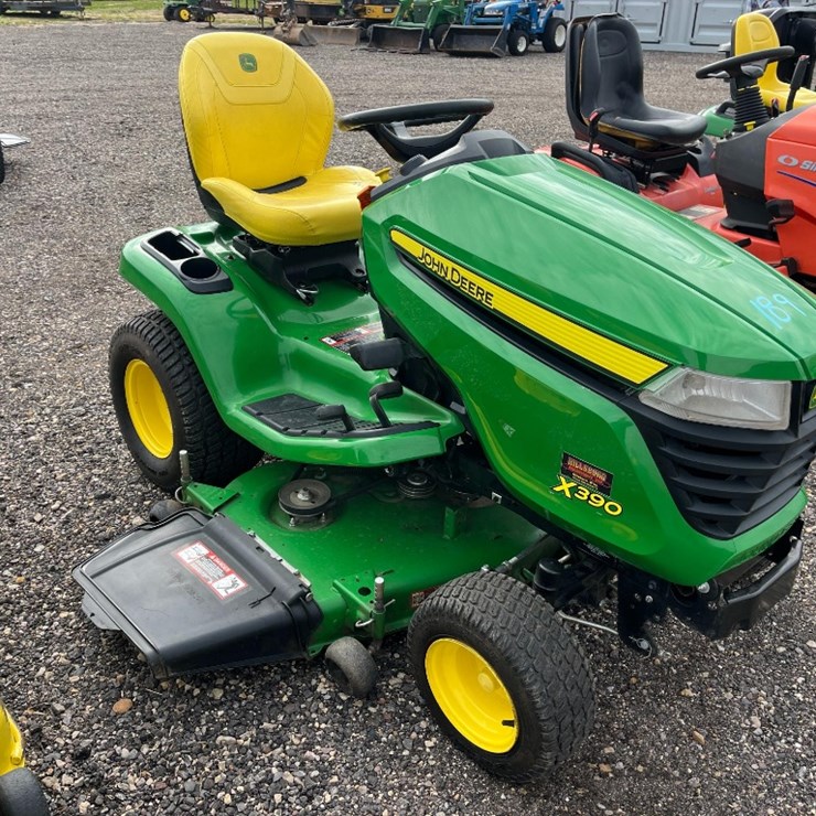 JOHN DEERE X390