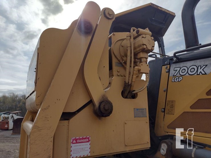 2013-deere-700k-lgp-image-37