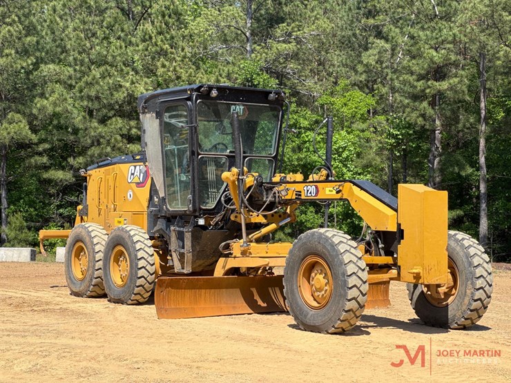 2021-caterpillar-120-image-1