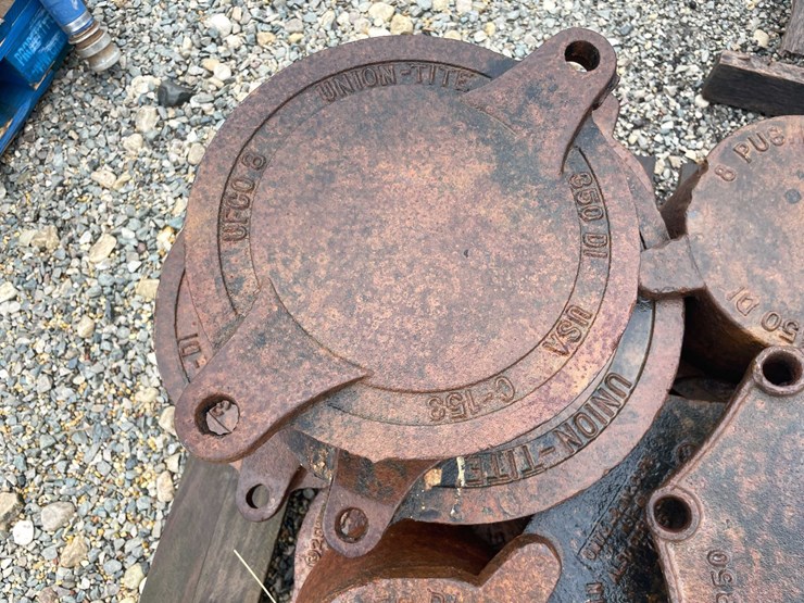 #5084-•-pallet-of-cast-iron-covers-image-8