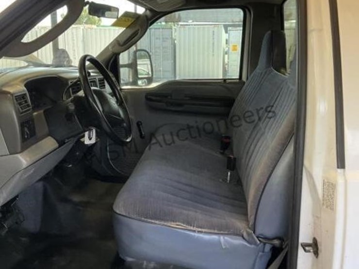 2004-ford-f450-image-27