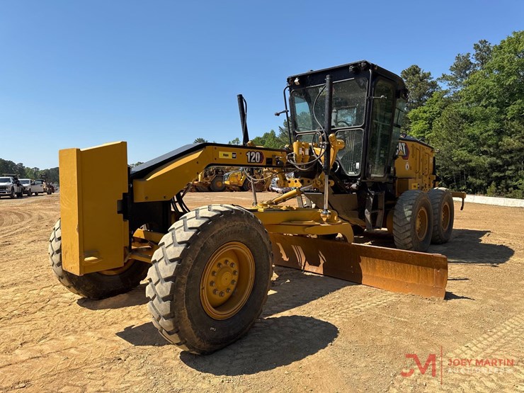 2021-caterpillar-120-image-4