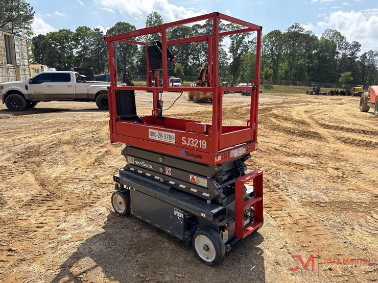 2020-skyjack-sj3219-electric-scissor-lift-image-3