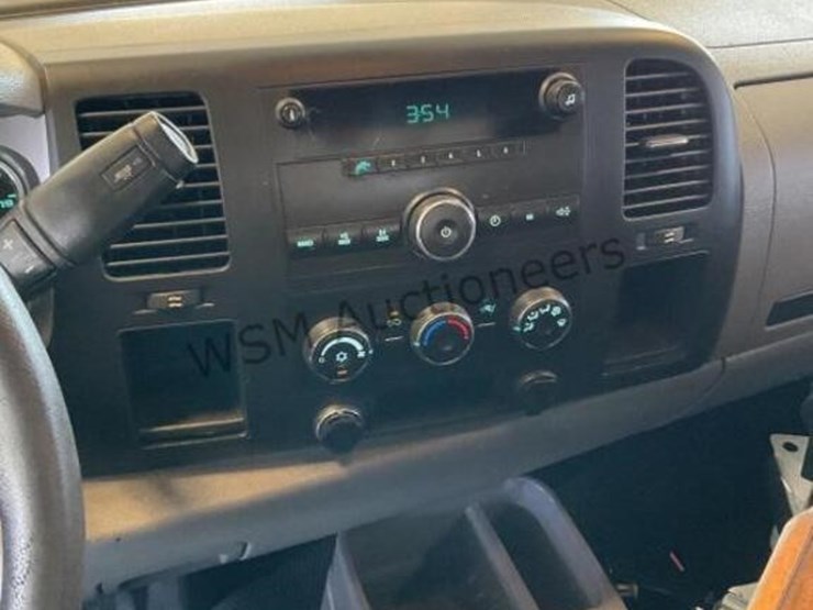 2013-chevrolet-silverado-3500hd-image-23