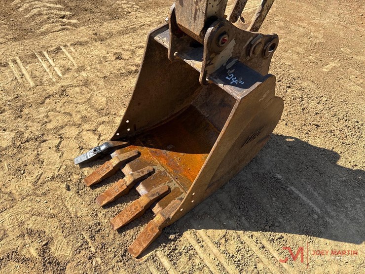 2018-takeuchi-tb260-image-9