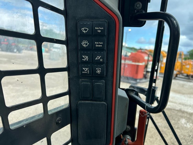 2022-bobcat-t66-image-28