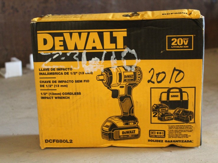 #2010-•-dewalt-1/2in-cordless-impact-wrench-image-1