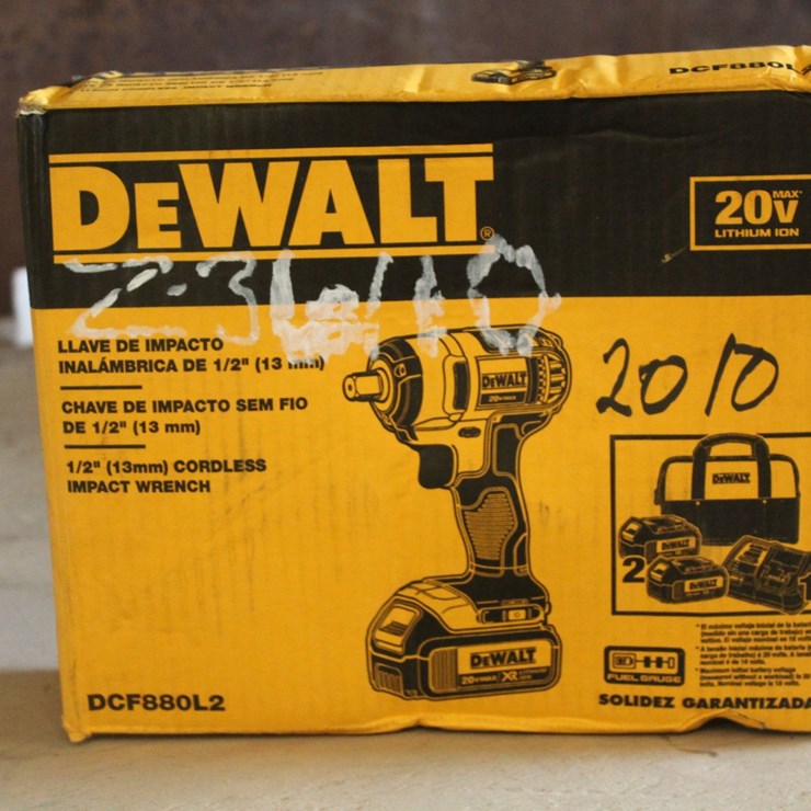 #2010 • DEWALT 1/2IN CORDLESS IMPACT WRENCH