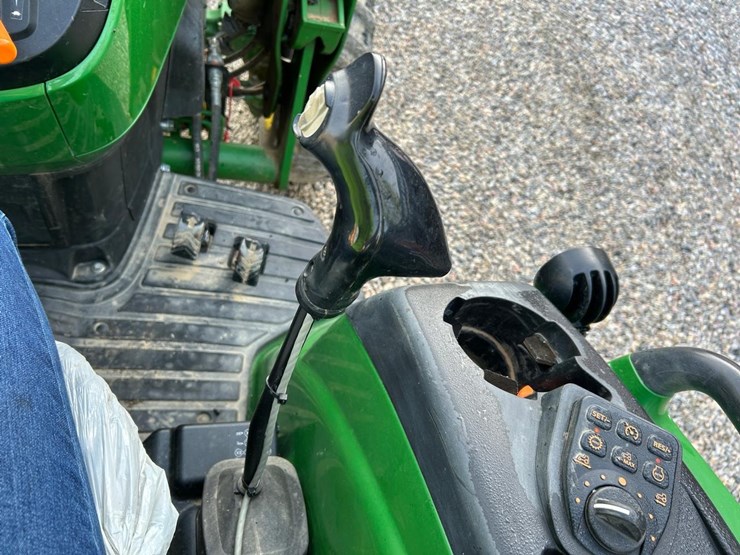 2024-john-deere-4044r-image-30