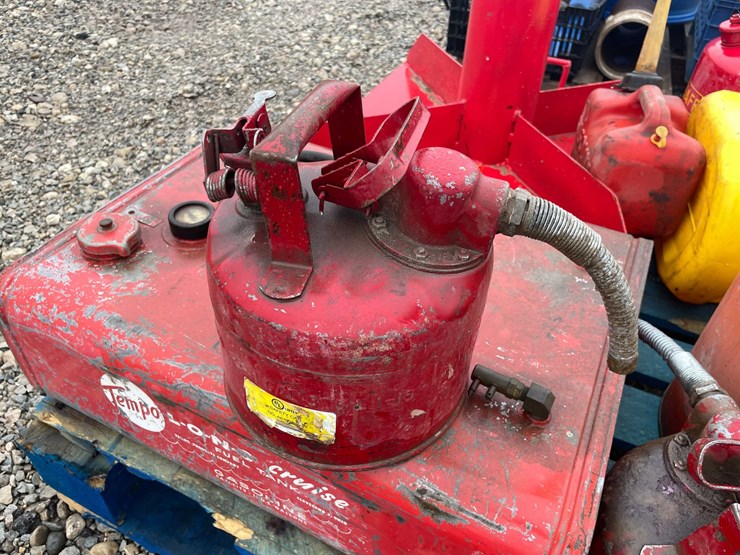 #5086-•-pallet-of-gas-cans-image-13