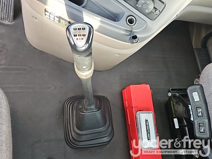 2019-freightliner-cascadia-125-image-32
