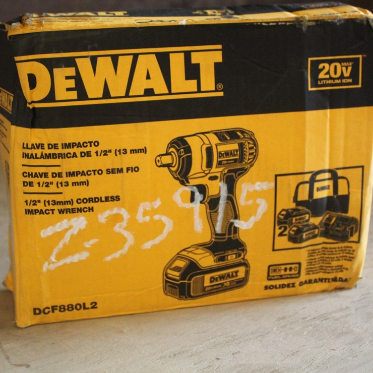 #2006 • DEWALT 1/2 IN CORDLESS IMPACT WRENCH