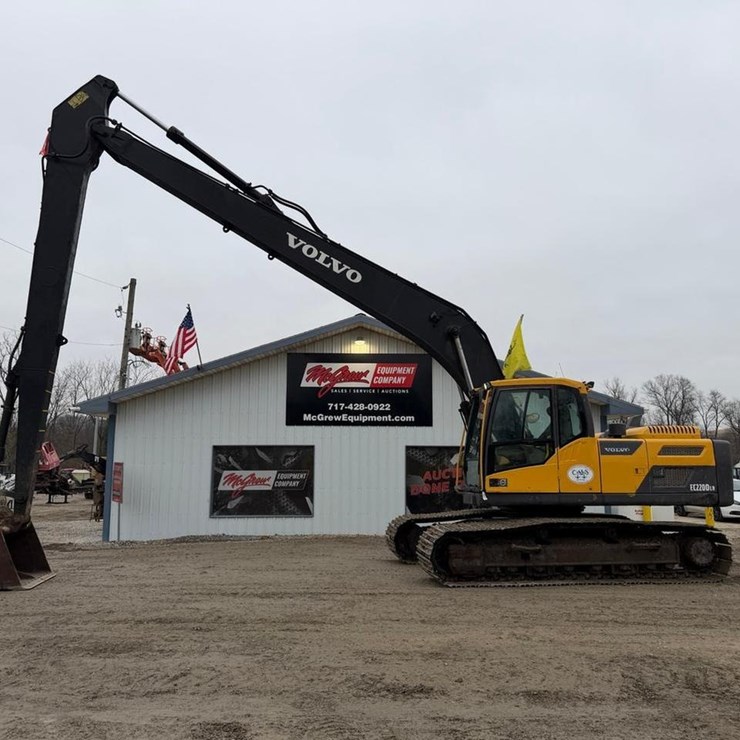 2015 VOLVO EC220DLR