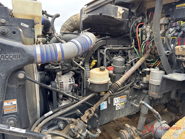 2015-peterbiltroll-back-truck-image-24