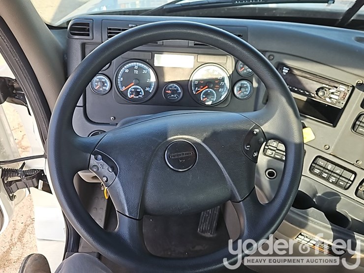 2019-freightliner-cascadia-125-image-35