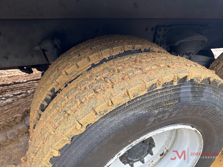 2016-freightliner-114sd-image-8