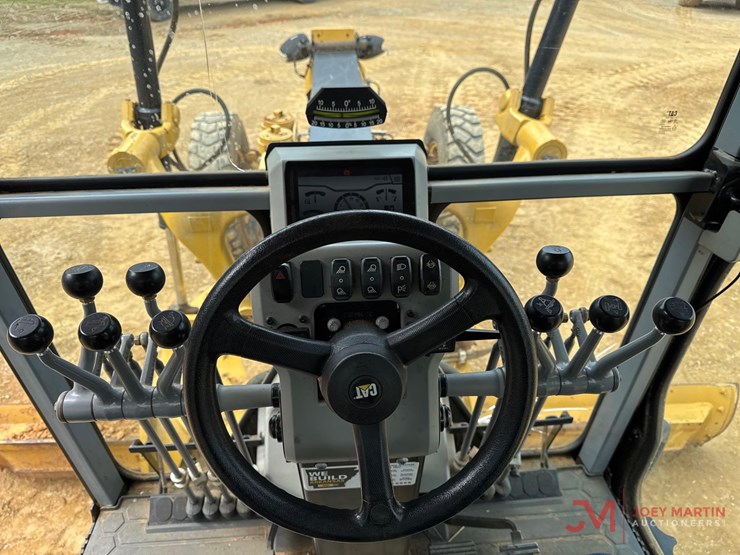 2021-caterpillar-120-image-22