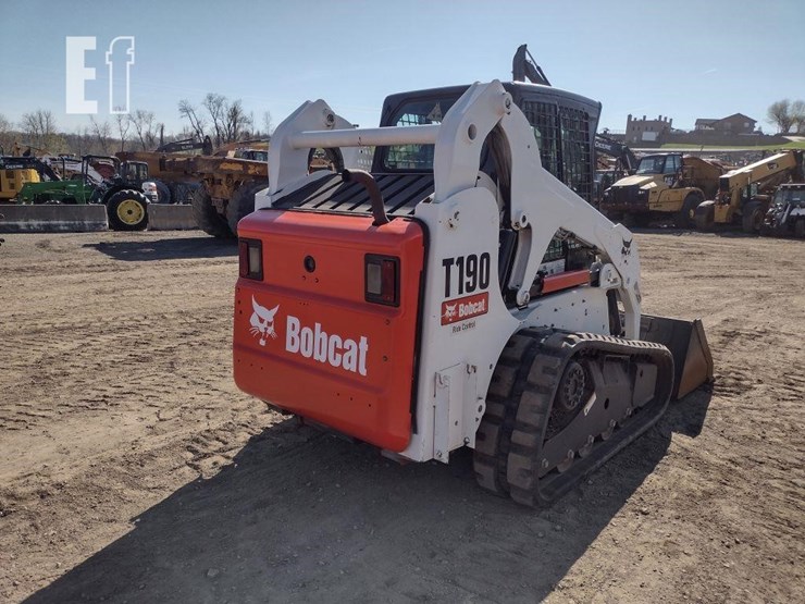 2010-bobcat-t190-image-32