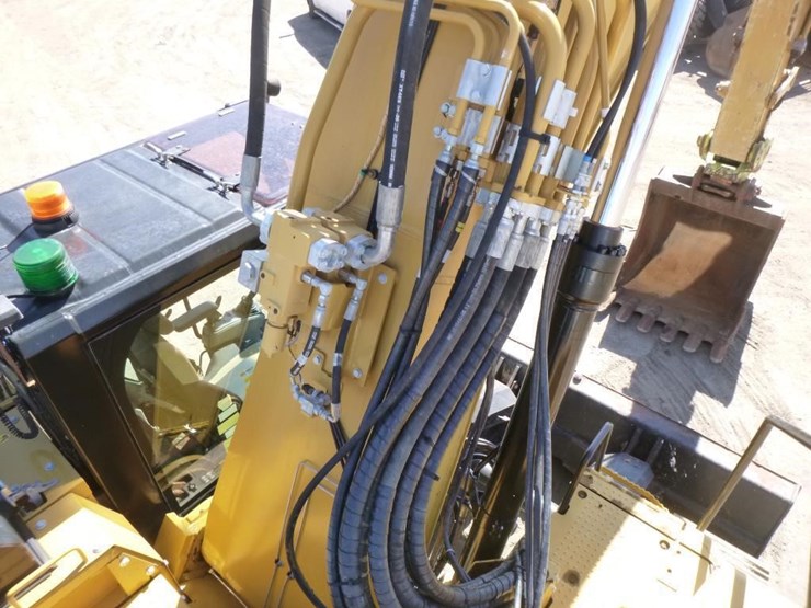 2019-caterpillar-335f-lcr-image-38