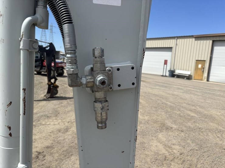 2020-takeuchi-tb240-image-15