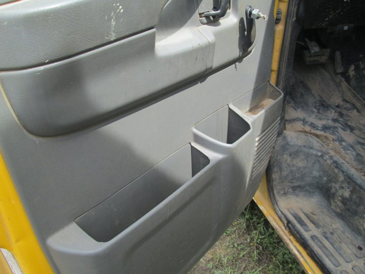 2006-gmc-3500-image-26