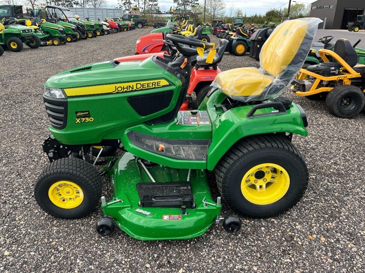 john-deere-x730-image-4
