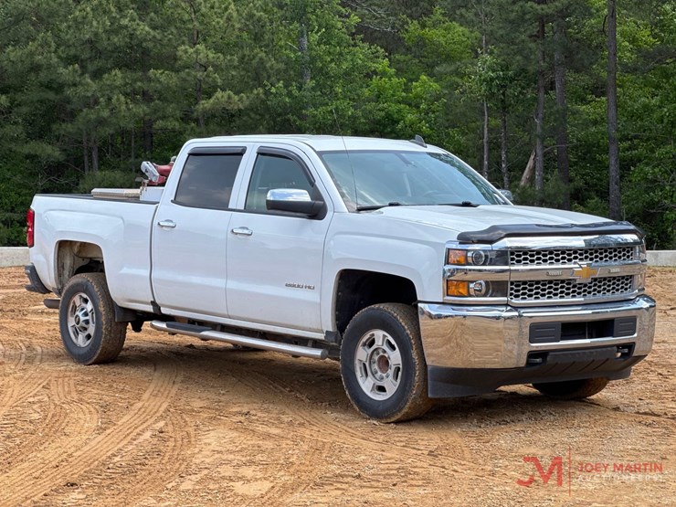 2019-chevrolet-silverado-2500-image-1