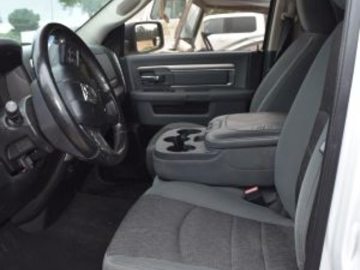 2014-dodge-1500-image-10