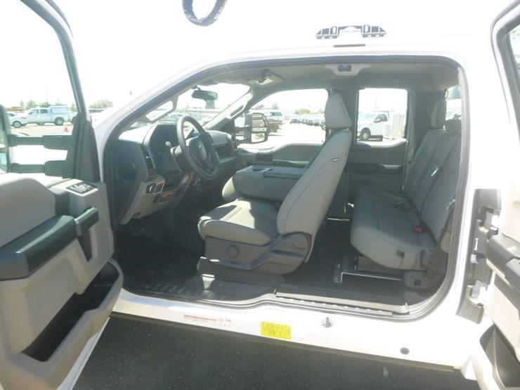 2022-ford-f550-image-22