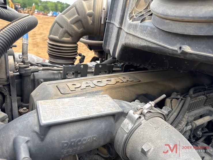 2015-peterbiltroll-back-truck-image-25