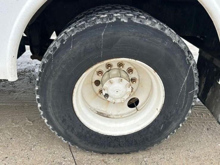 2004-freightliner-fl80-image-87