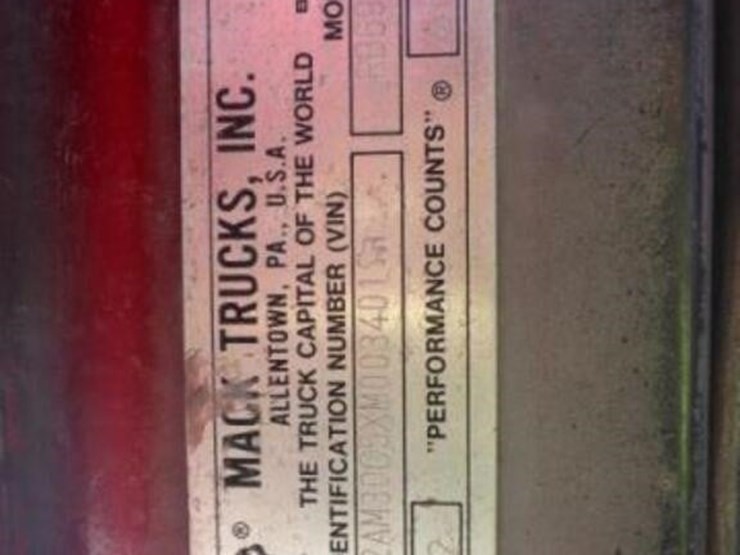 1999-mack-rb690s-image-5