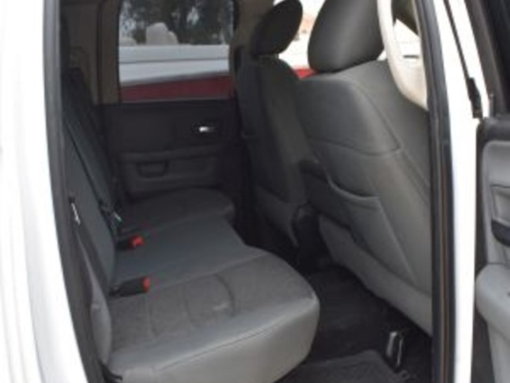 2014-dodge-1500-image-15
