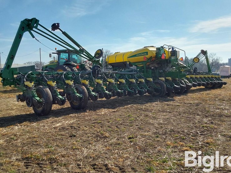 2015-john-deere-1775nt-image-13