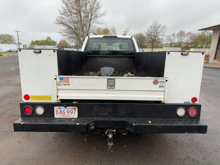 2021-ford-f550-xl-image-4
