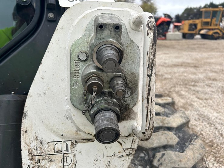 2022-bobcat-s740-image-11