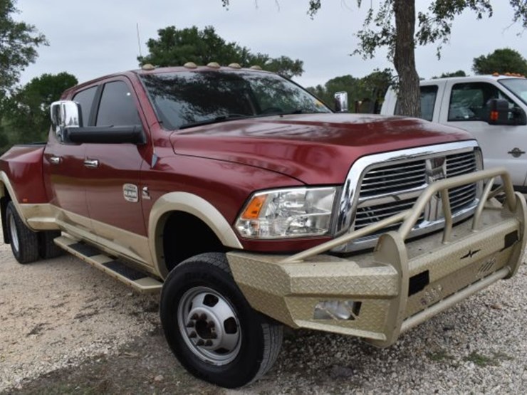 2012-dodge-3500-image-13
