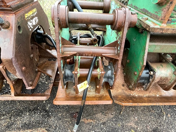 #5038-•-hydraulic-plate-compactor-attachment-image-1