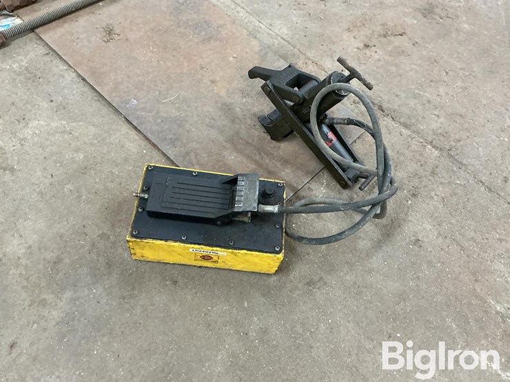 esco-tire-bead-breaker-image-8