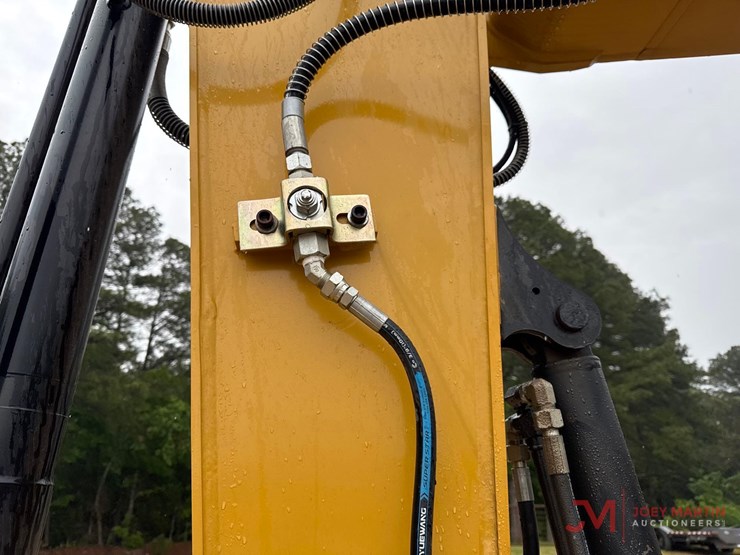 2025-caterpillar-307.5-image-12